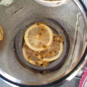 百香果柠檬蜂蜜茶的做法 步骤3