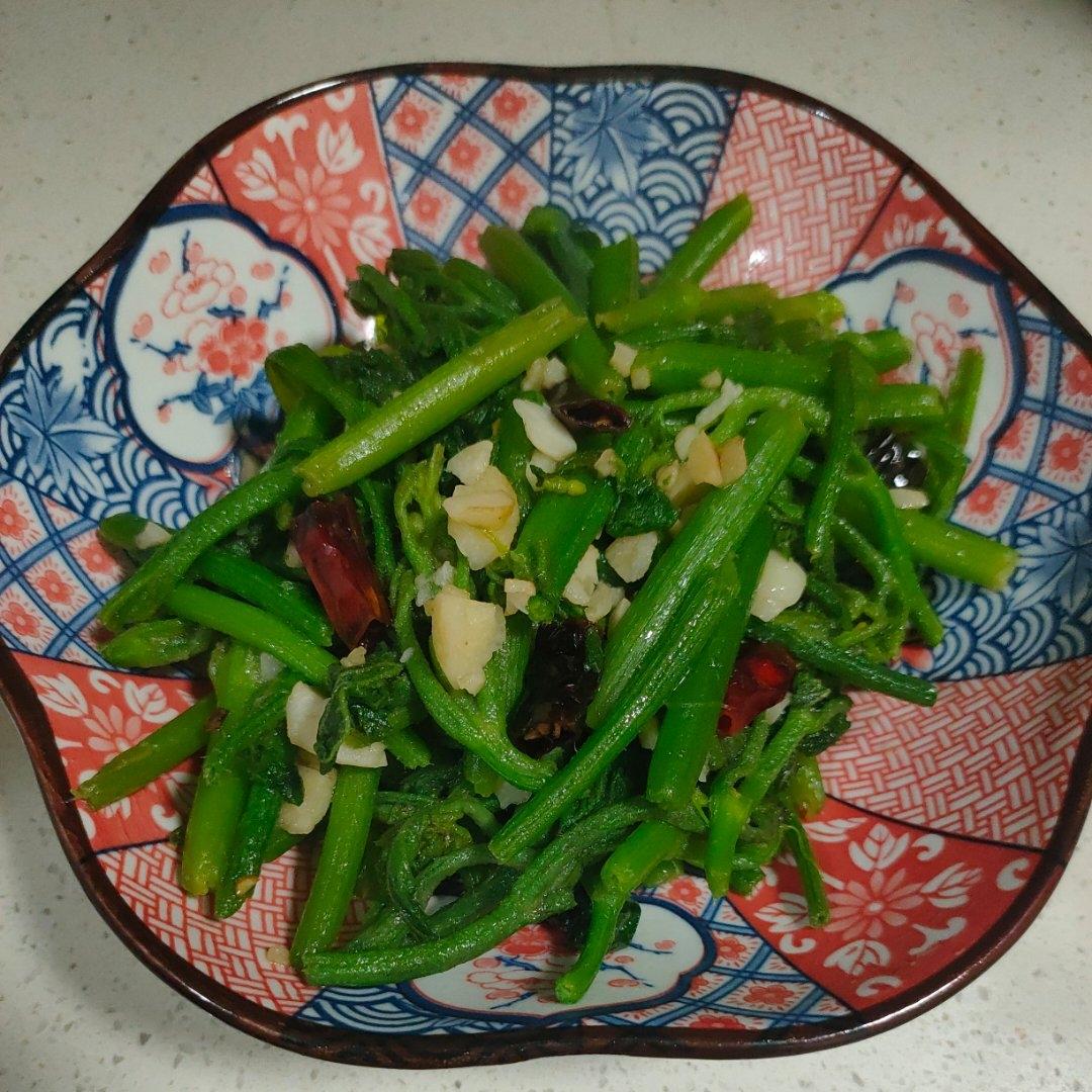 蒜蓉南瓜藤（附：撕瓜藤技巧）