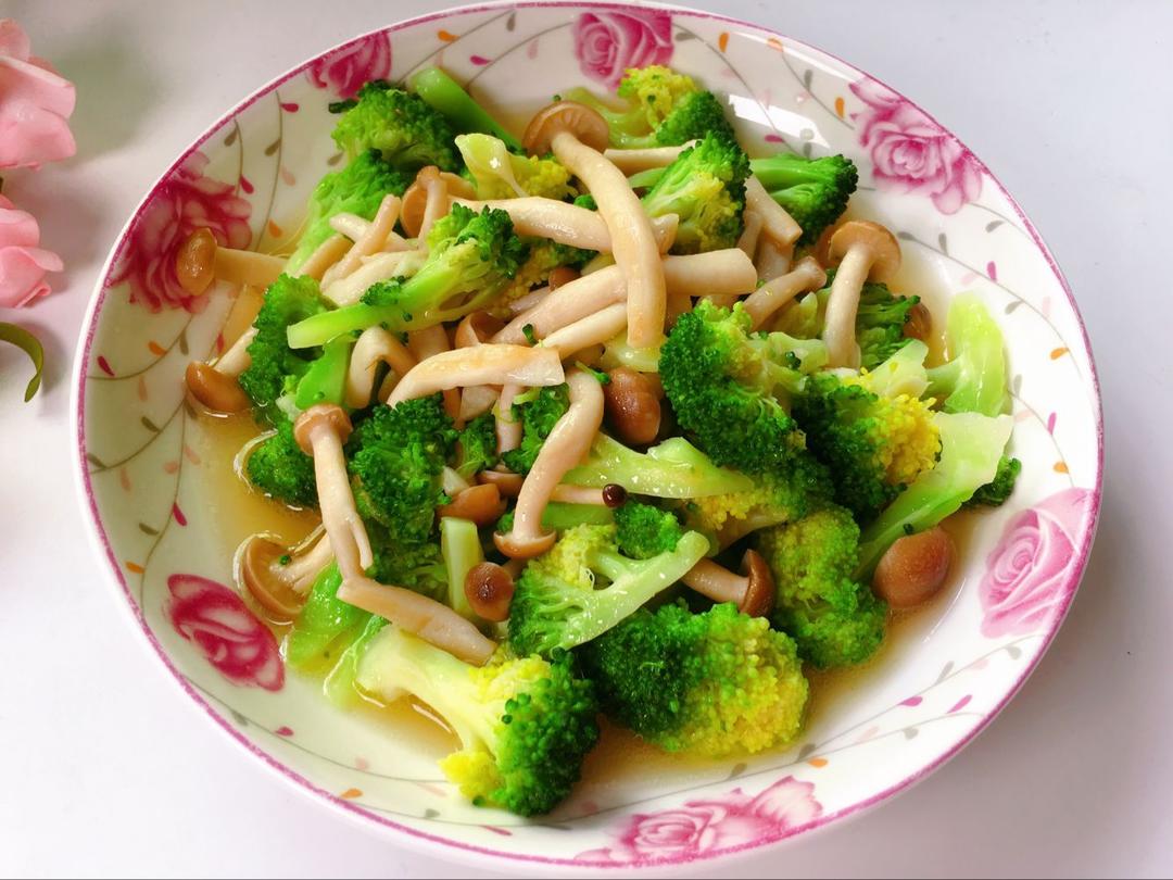 西兰花炒蟹味菇 想要身体瘦，多吃菌少吃肉