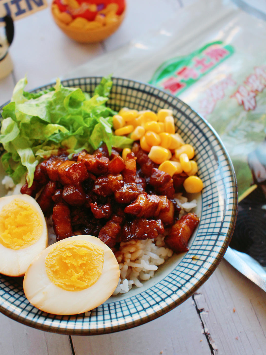 狂炫三大碗的卤肉饭