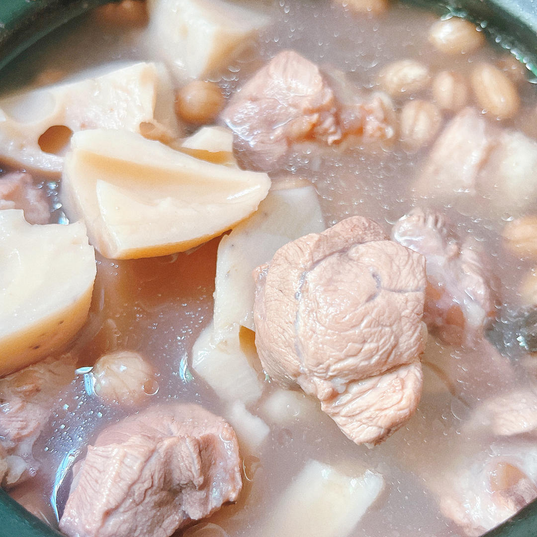 秋日滋补——花生莲藕猪展肉汤
