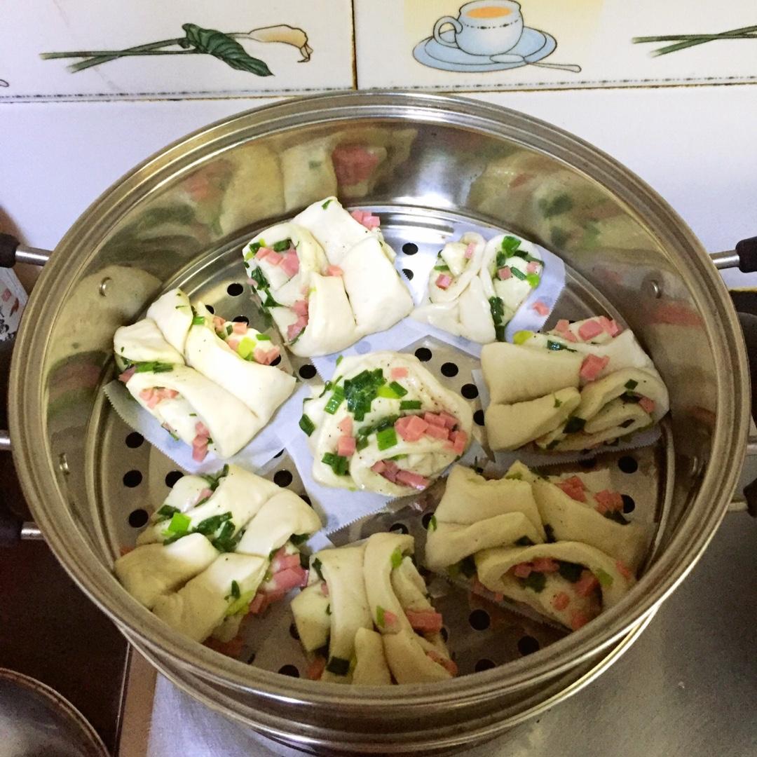 最好吃的火腿葱香花卷—附让葱不变黄的小窍门