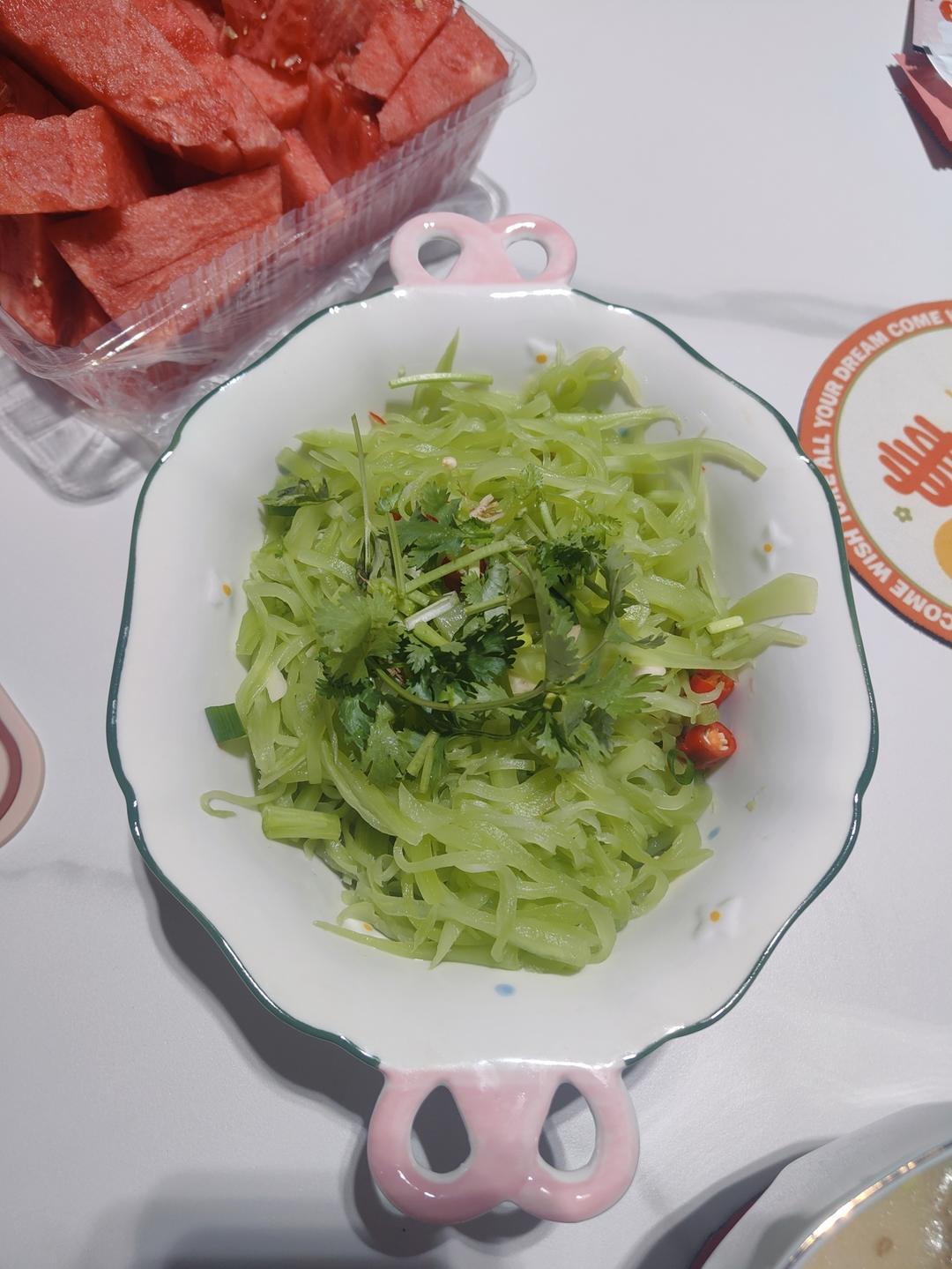 厨师长教你：夏日开胃小菜“凉拌莴笋丝”的家常做法，简单易学赶紧收藏吧