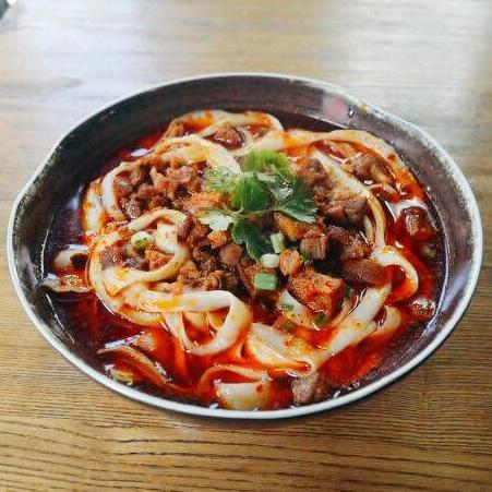 香辣牛肉刀削面