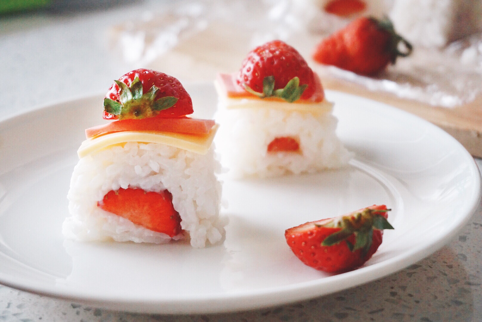 sunshine草莓寿司的做法