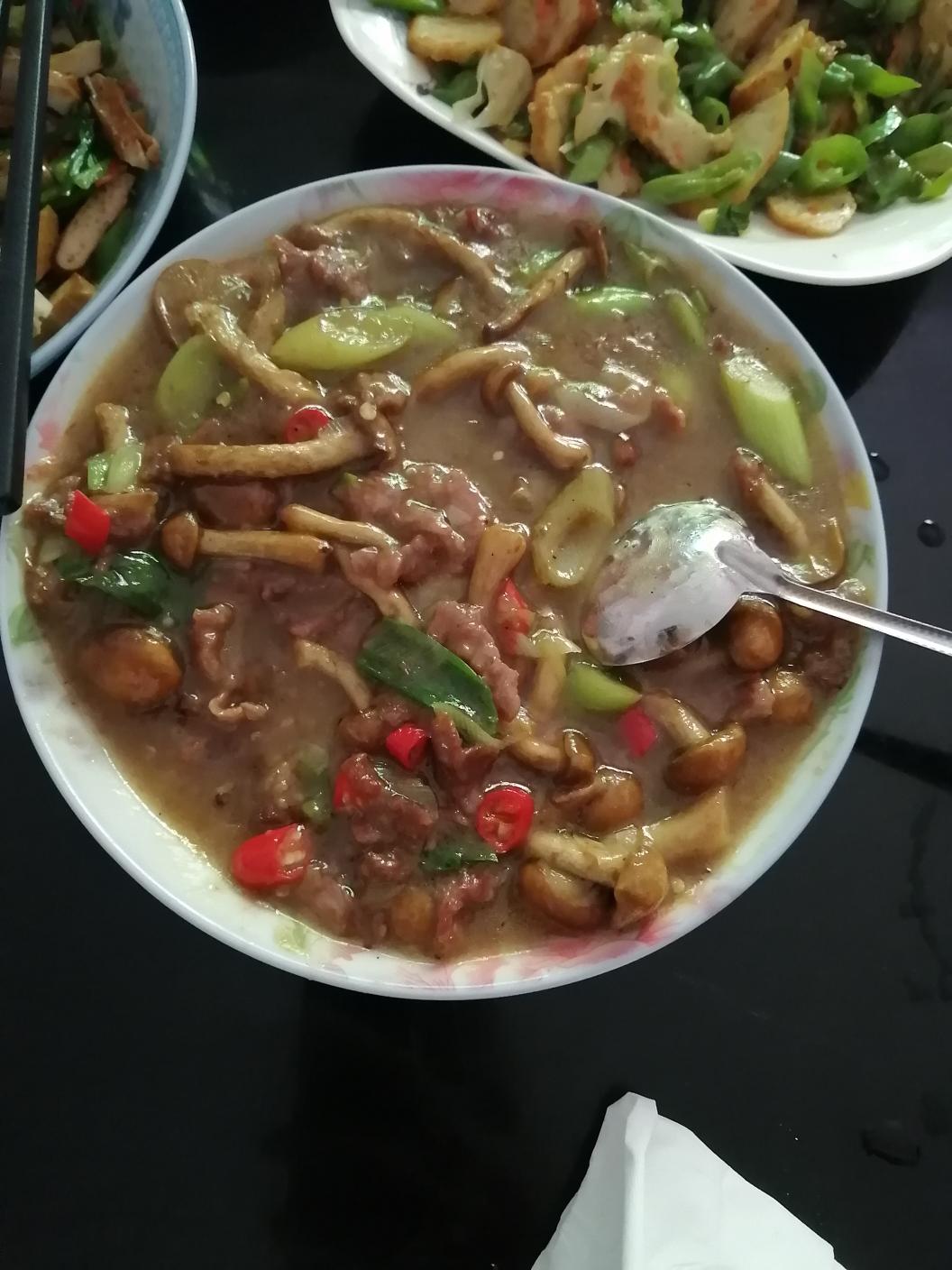 滑菇炒牛肉的做法