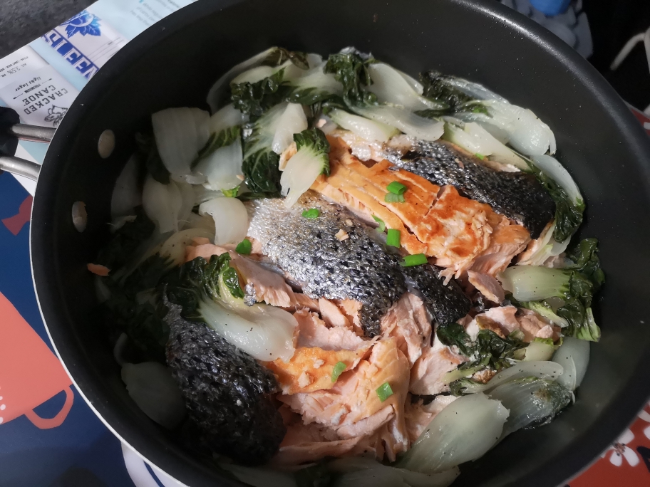 煎三文鱼焖青菜 - 焖菜系列的做法