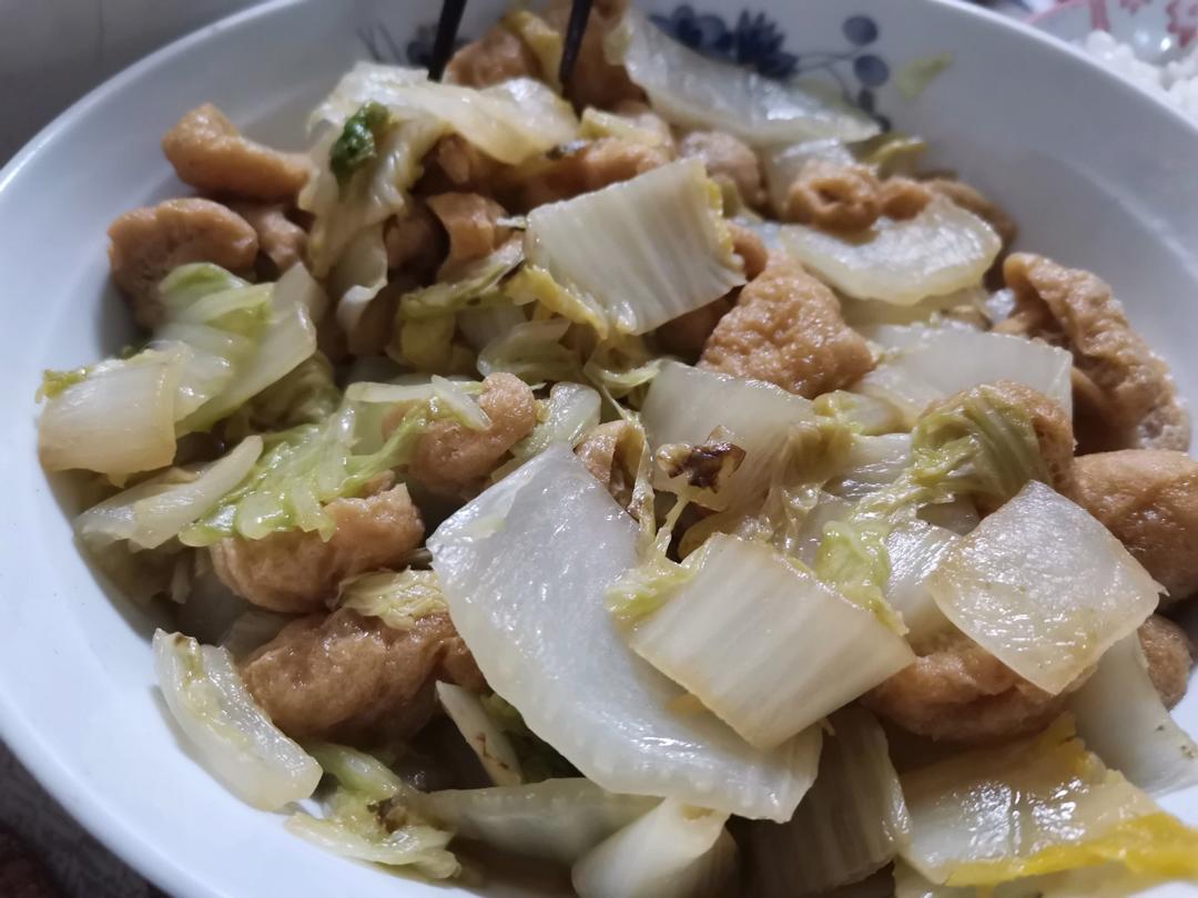 好吃到连汤汁都不剩的白菜焖豆泡，给肉都不换