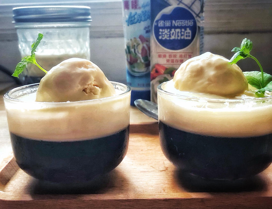咖啡牛奶果冻&香草冰淇淋