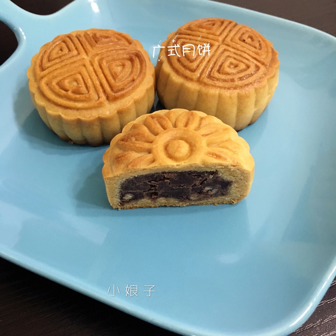广式月饼—蛋黄莲蓉月饼
