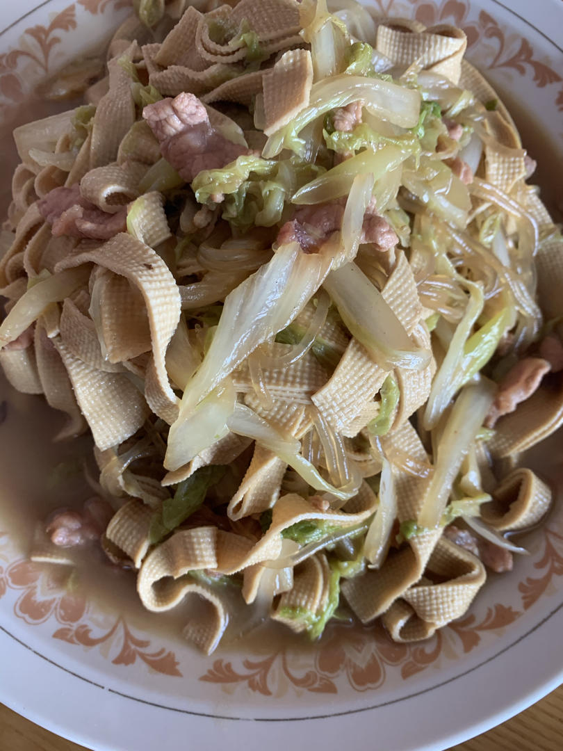 门前的石榴树做的干豆腐炖白菜