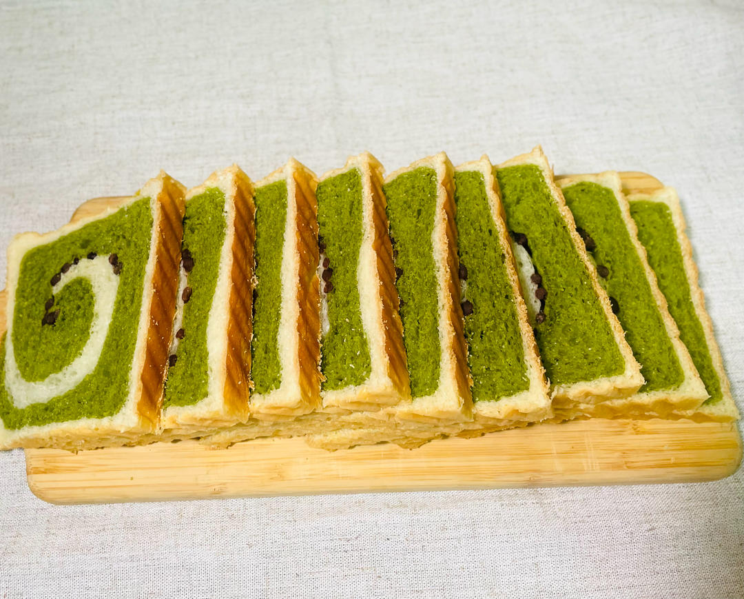 清香柔软的抹茶红豆吐司