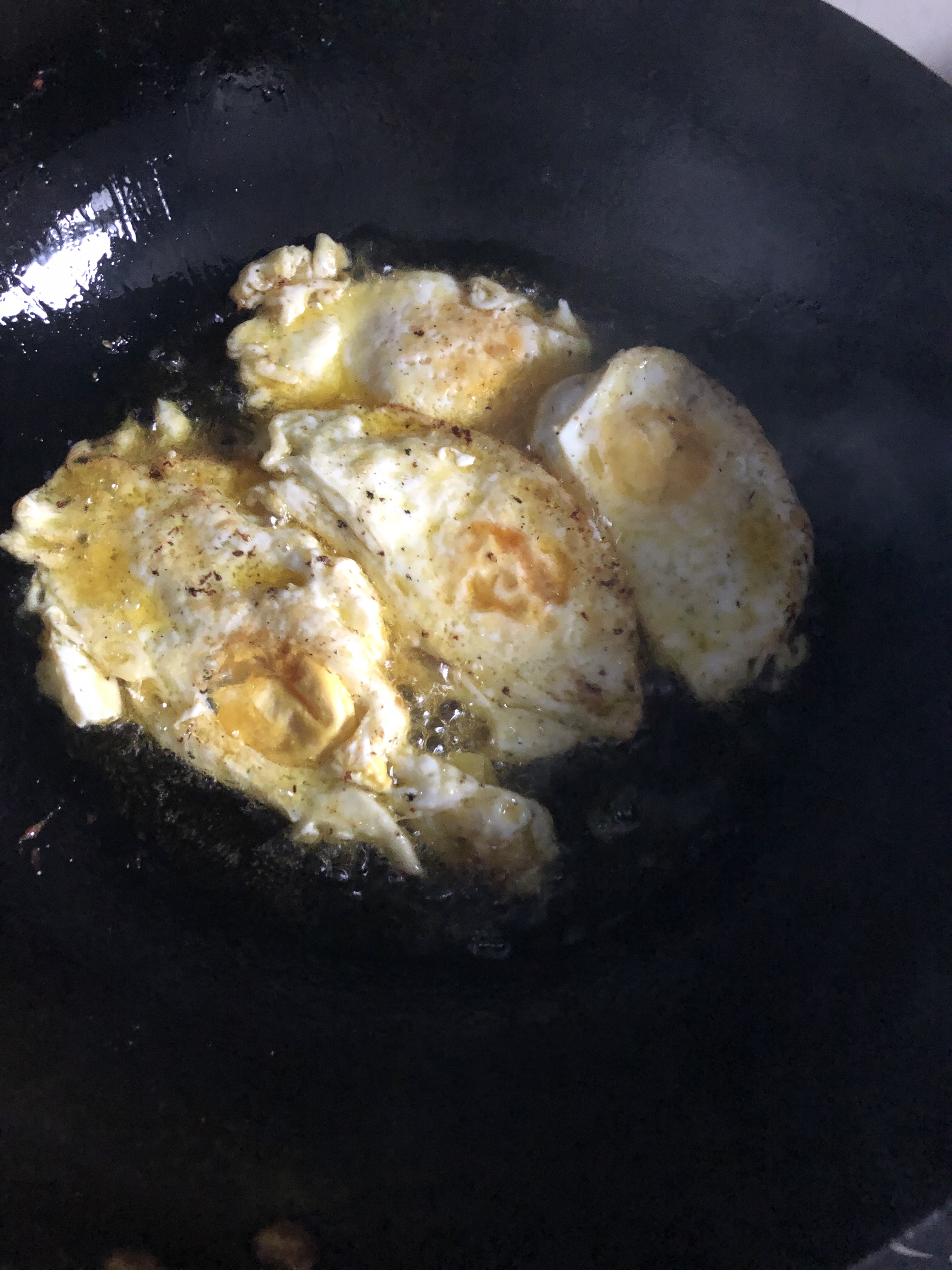 酱油煎蛋的做法 步骤2