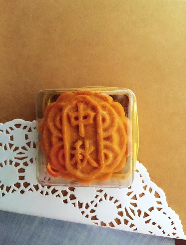 广式月饼——蛋黄莲蓉月饼