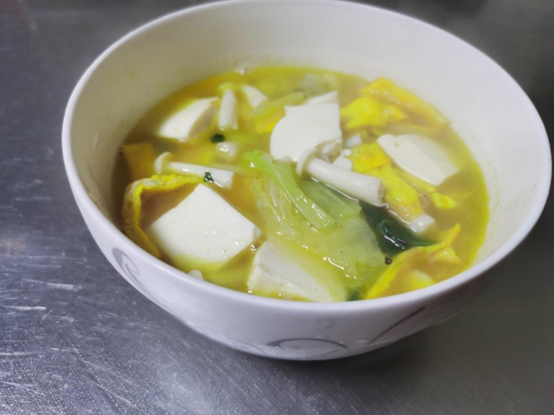 海鲜菇豆腐汤，超简单，晚上喝一碗暖暖的🍲
