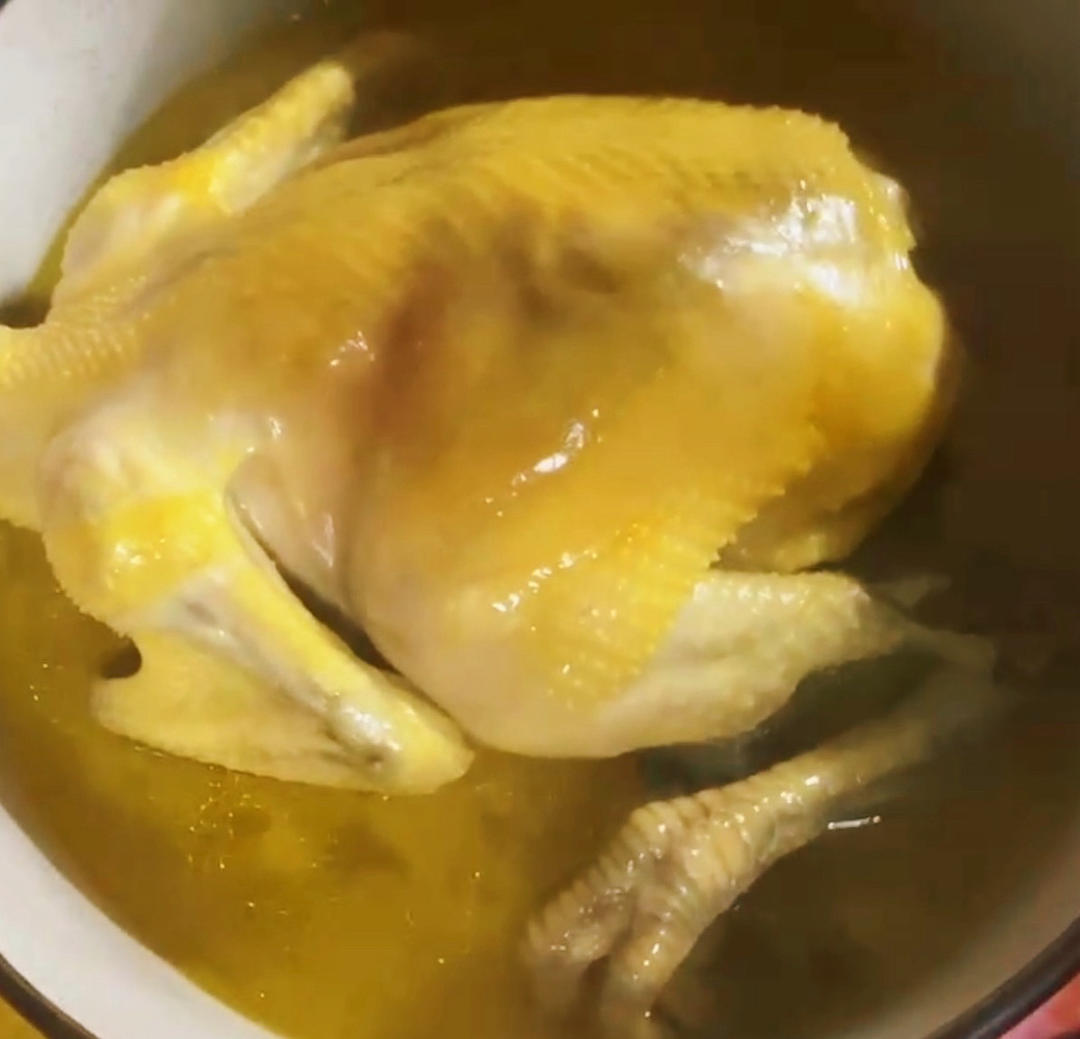 老无锡吊鸡露🍜 | 金光闪闪的无水浓鸡汤🍗