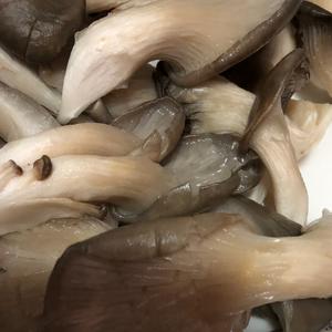 文蛤豆腐菌菇汤的做法 步骤1