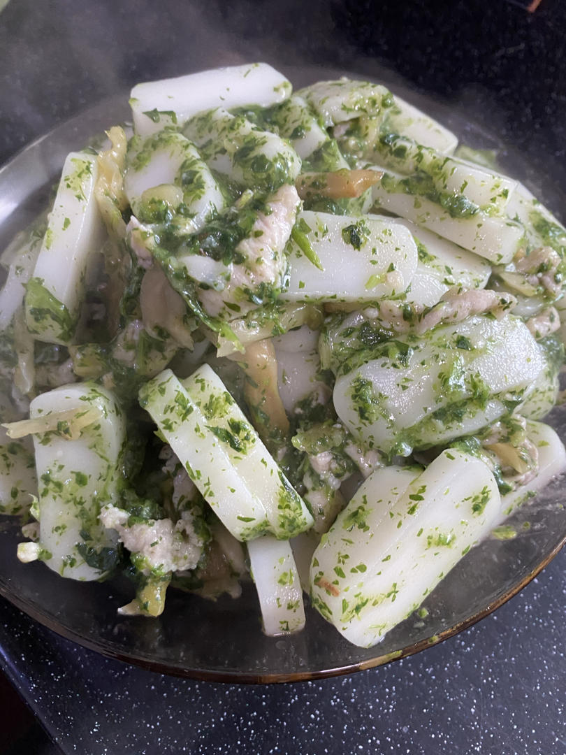 荠菜肉丝炒年糕