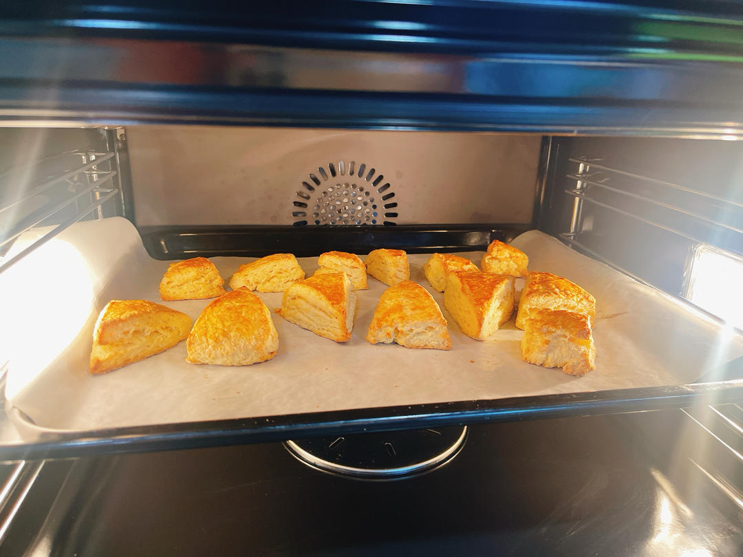 完美裂纹～百分百成功的超好吃奶香司康（禁止搬运）