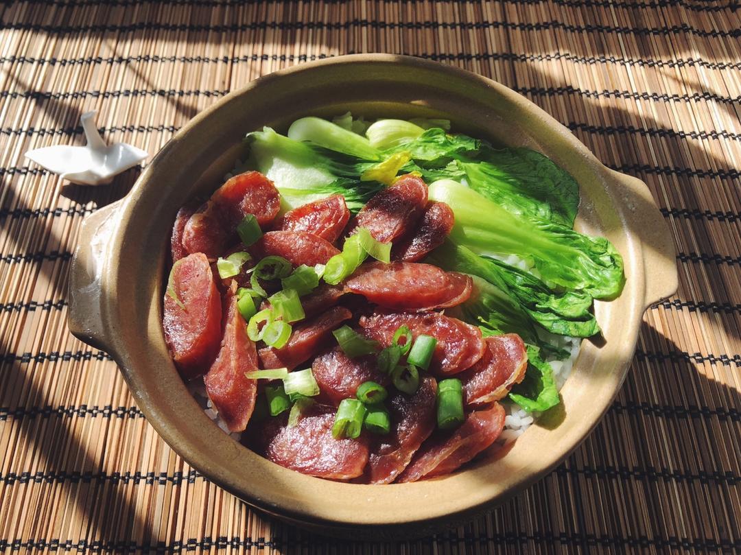广式腊味煲仔饭