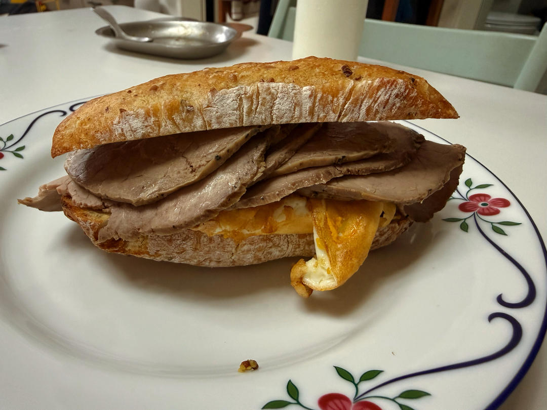星巴克帕斯雀牛肉鲜蔬三明治｜从面包胚开始复刻