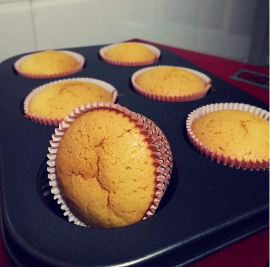 海绵纸杯蛋糕