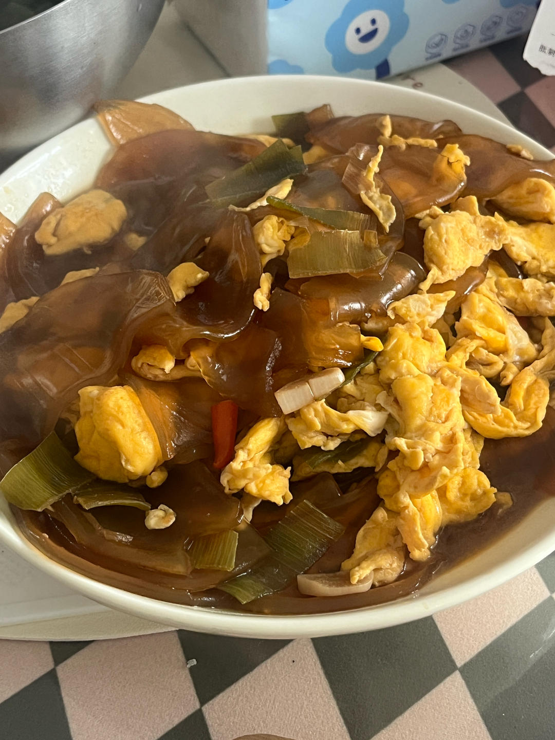 鸭蛋炒粉皮