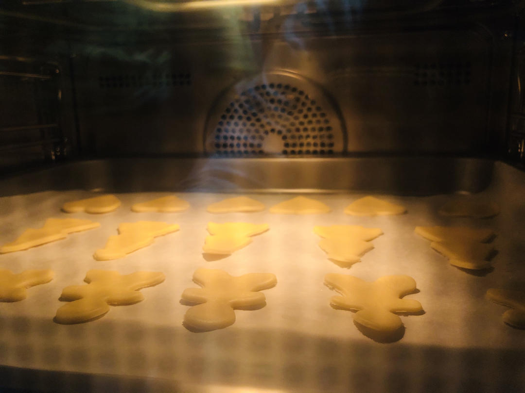 超简单又平滑的圣诞糖霜饼干底