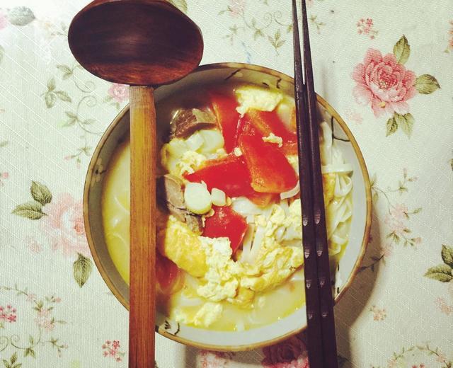 【起伏早餐】西红柿鸡蛋骨汤面的做法