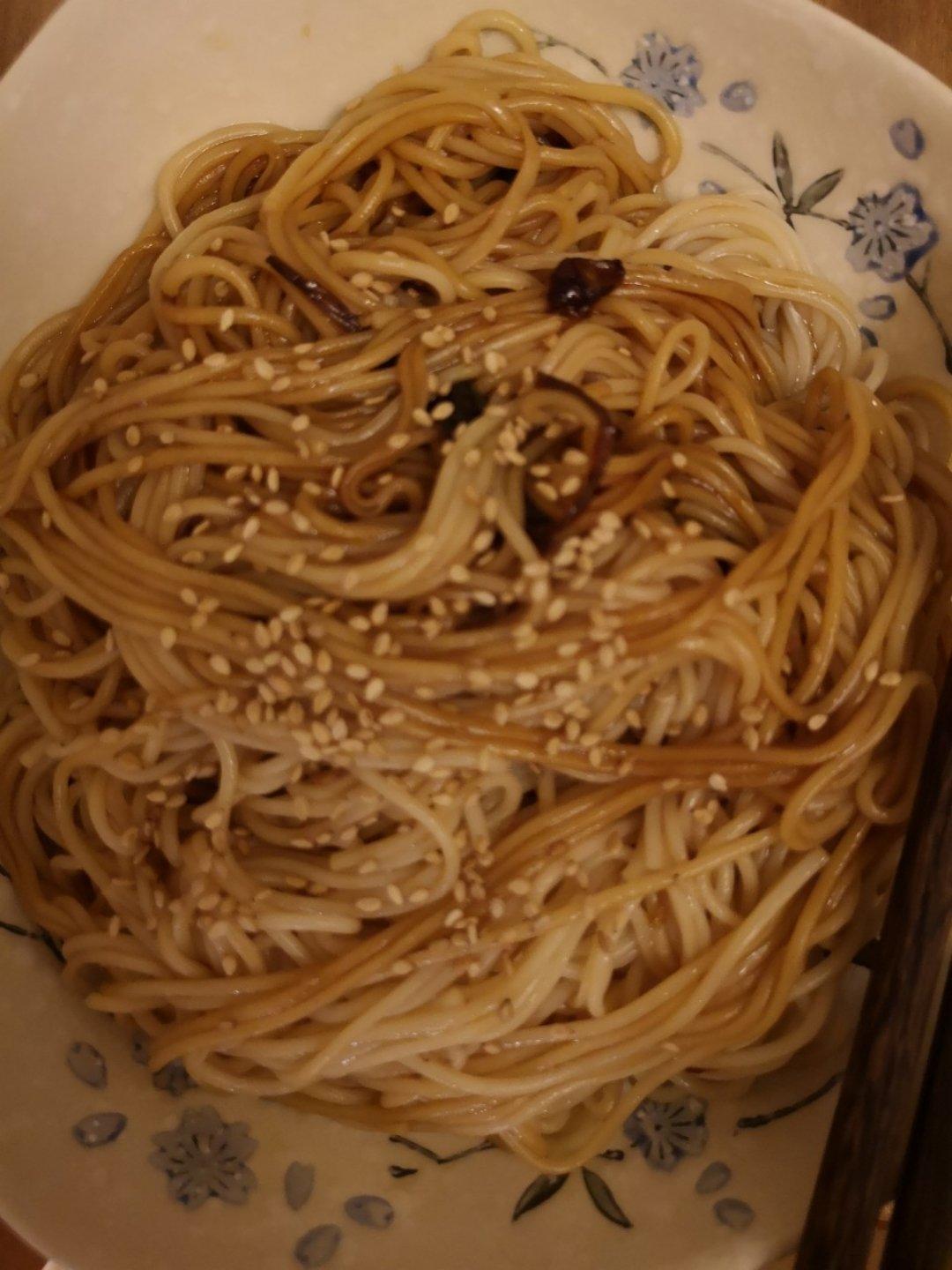10分钟搞定的一碗葱油拌面