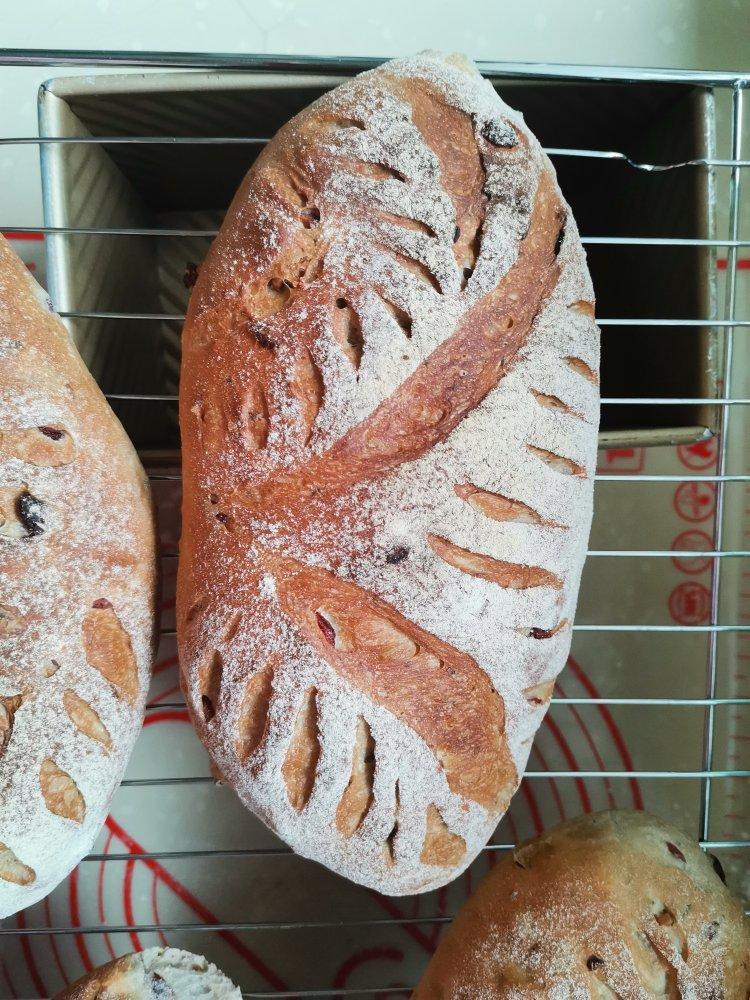 全麦蔓越莓核桃软欧包