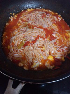 西红柿鸡蛋热汤面的做法 步骤7