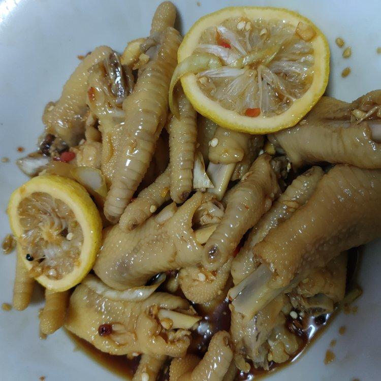 网红泡鸡脚酸辣鸡爪