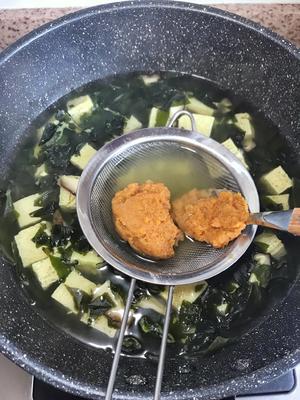 【简易版味噌汤】✅煮汤的正确顺序的做法 步骤2