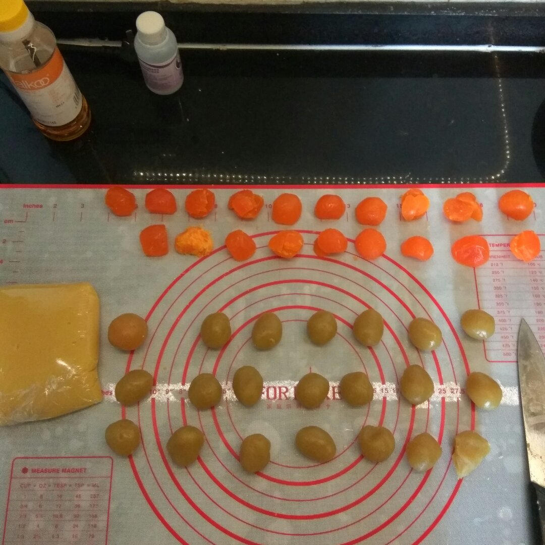 广式月饼——蛋黄莲蓉月饼