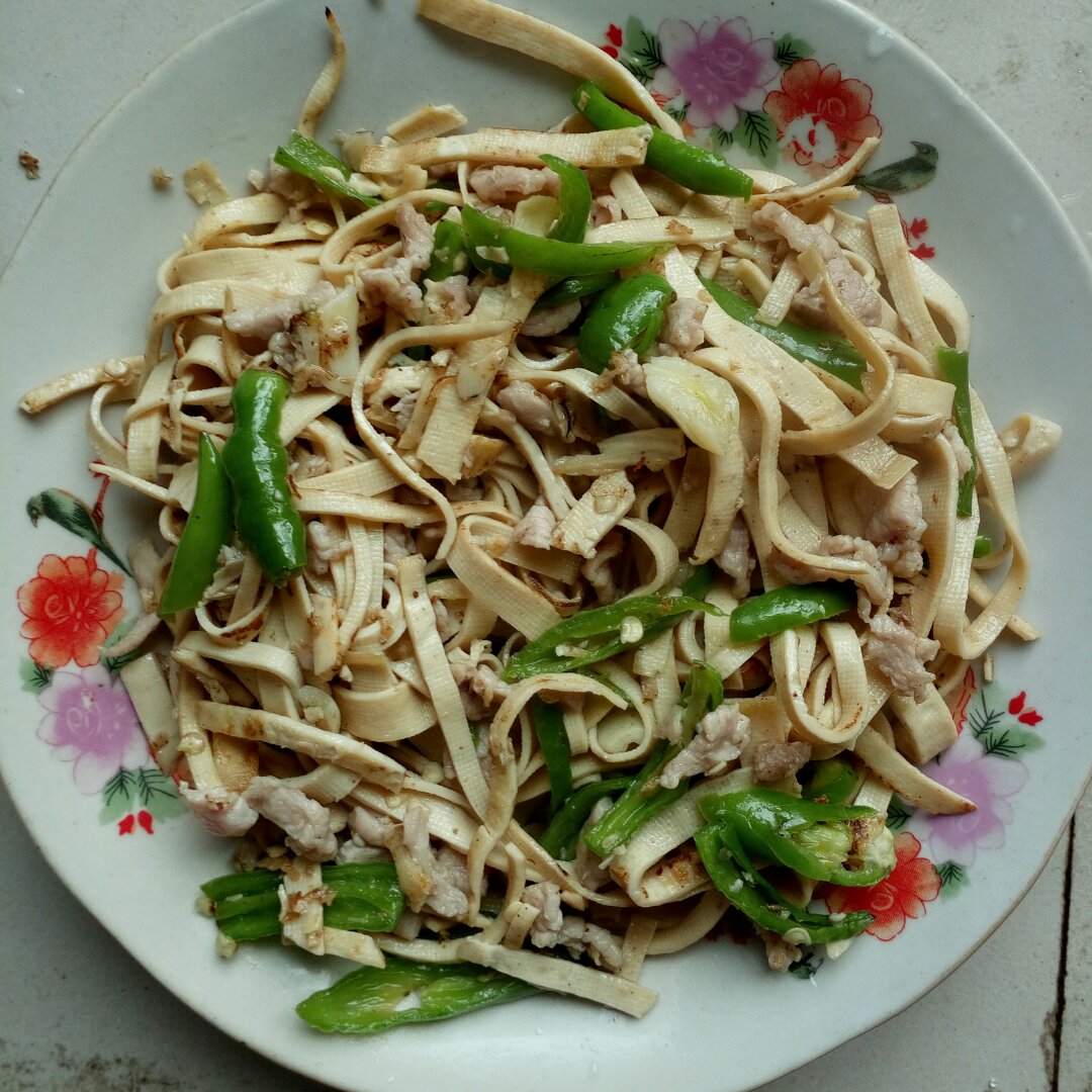 青椒豆腐皮炒肉丝
