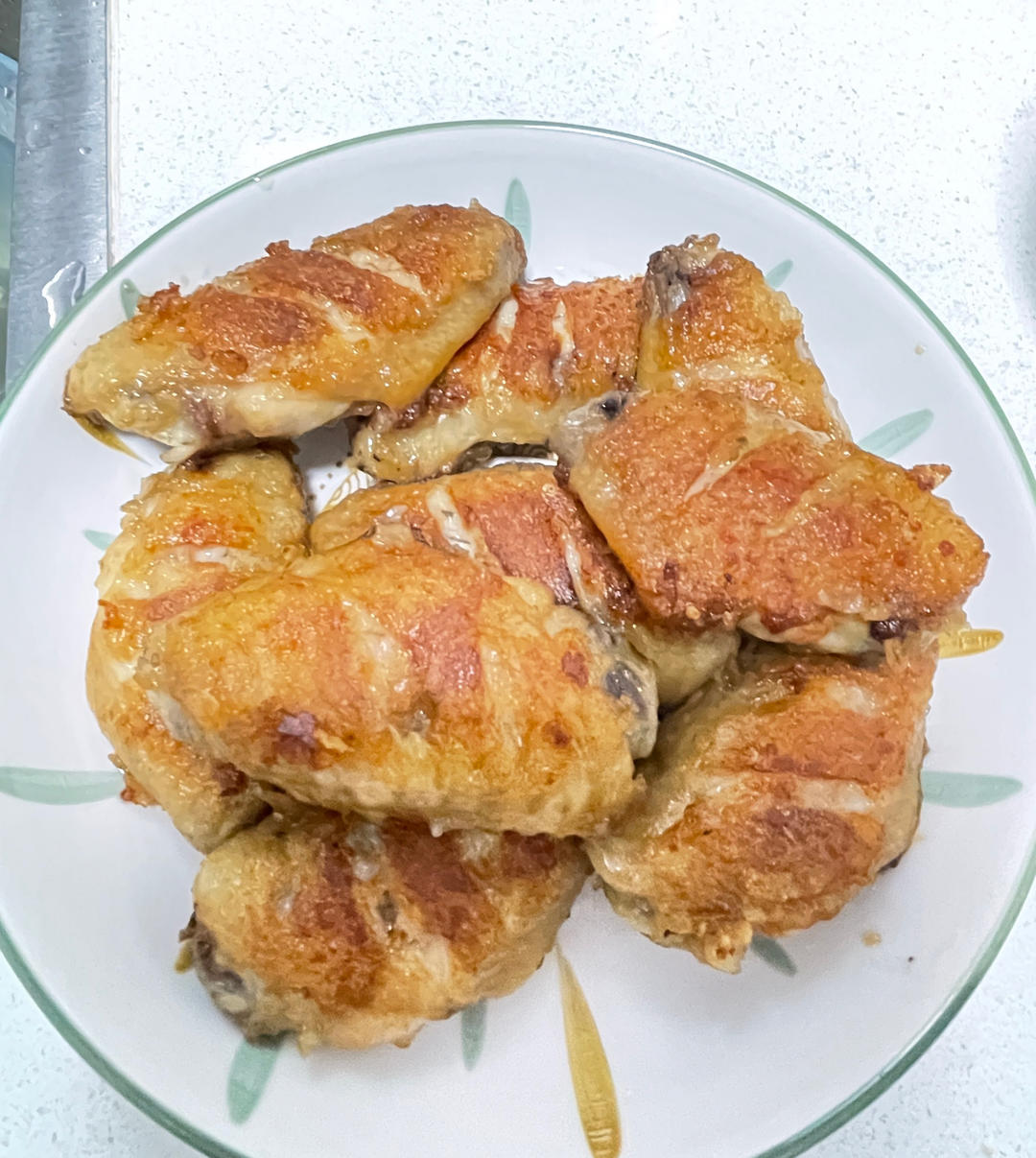 外脆里嫩❗️好吃到吮指的脆皮煎鸡翅～