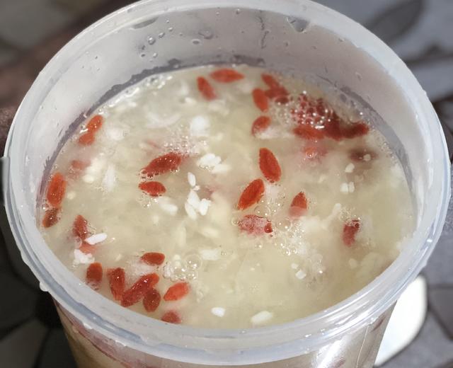 媲美coco奶茶的酒酿枸杞银耳的做法