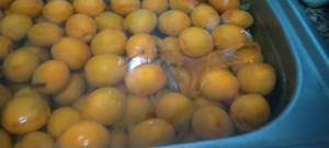 黄杏罐头的做法 步骤2