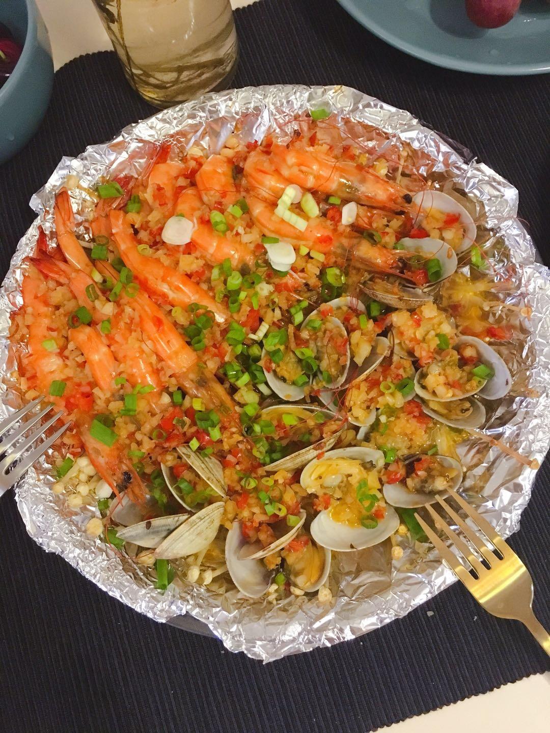 蒜蓉金针菇烤花蛤虾