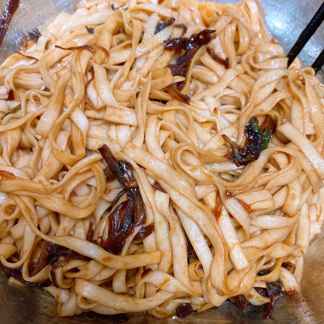 10分钟搞定的一碗葱油拌面