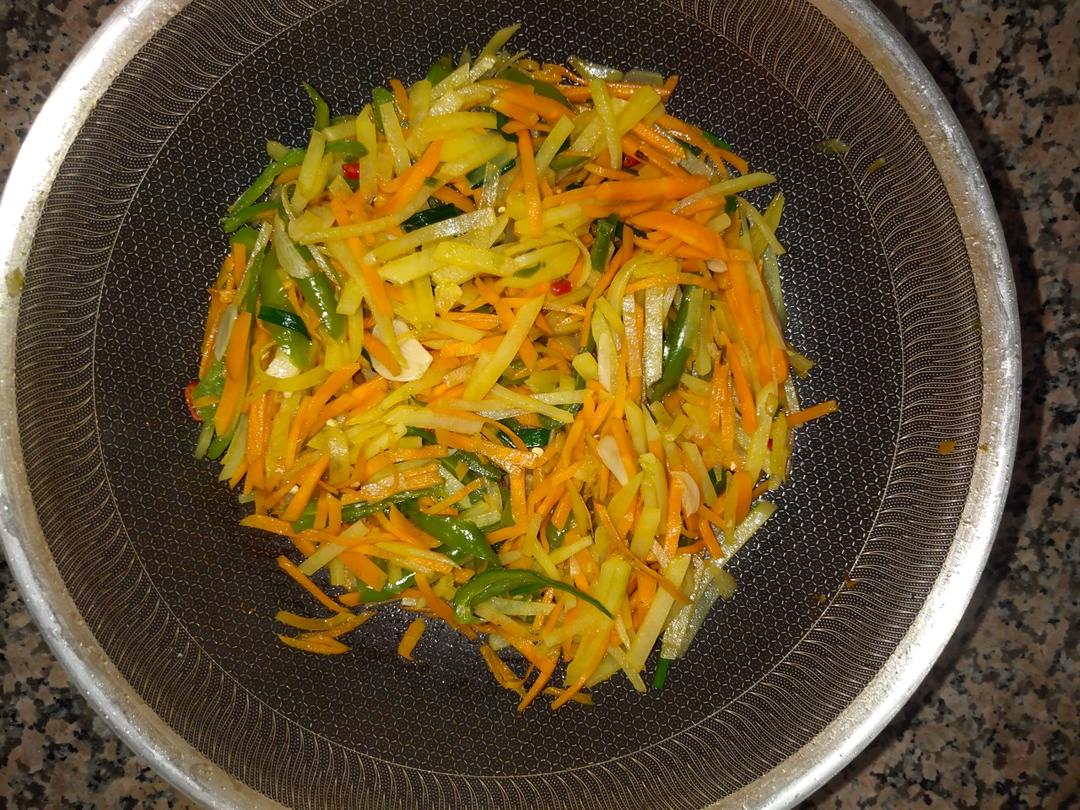 炒胡萝卜土豆丝