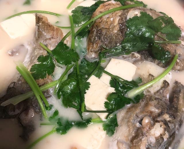 奶白鱼头豆腐汤的做法