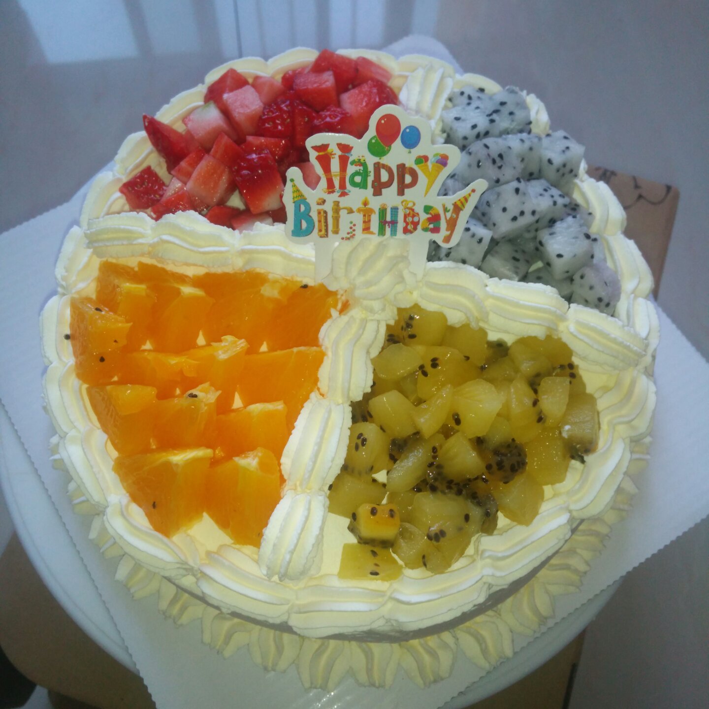 鲜奶双拼水果蛋糕