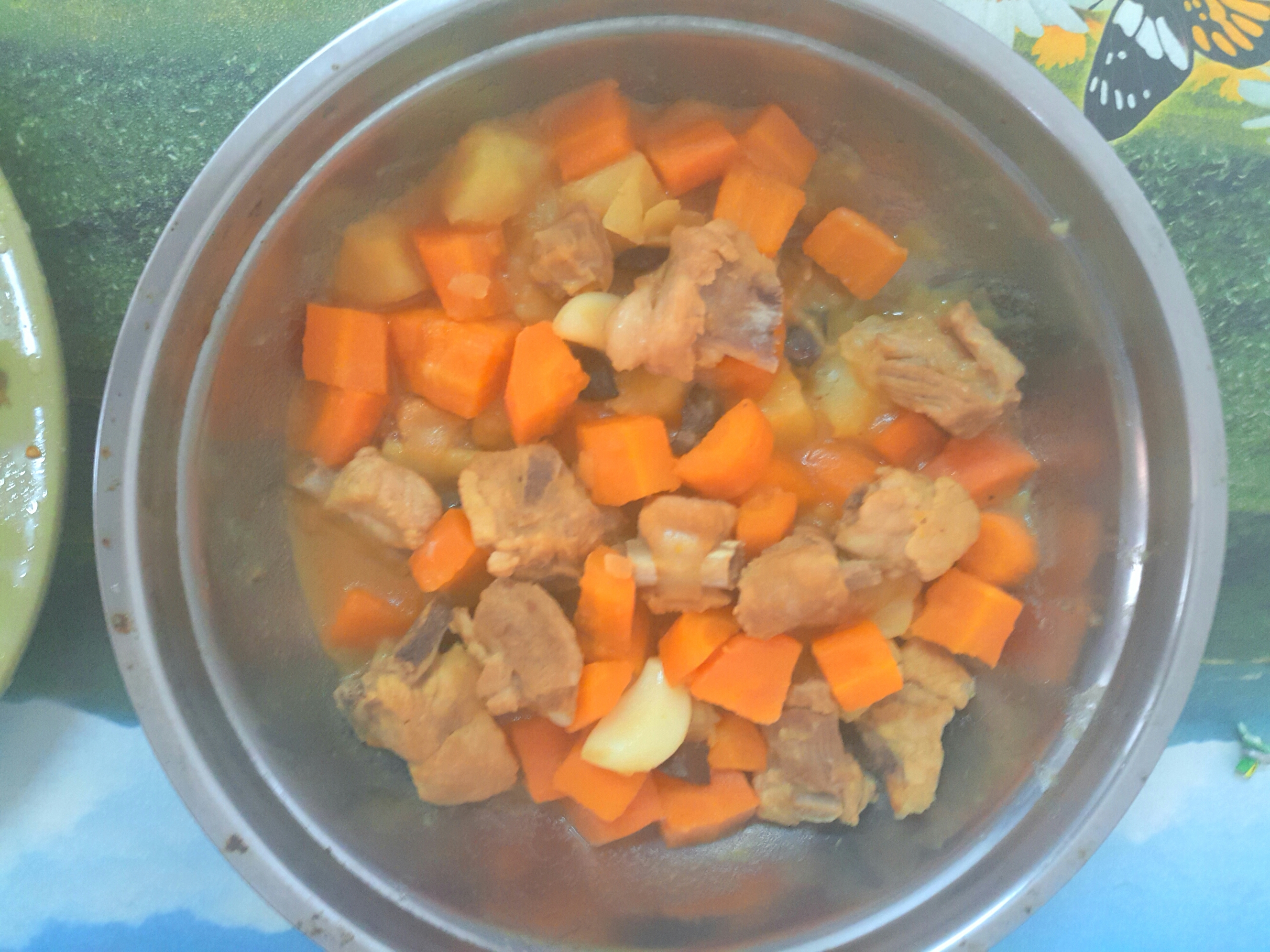 排骨焖土豆胡萝卜