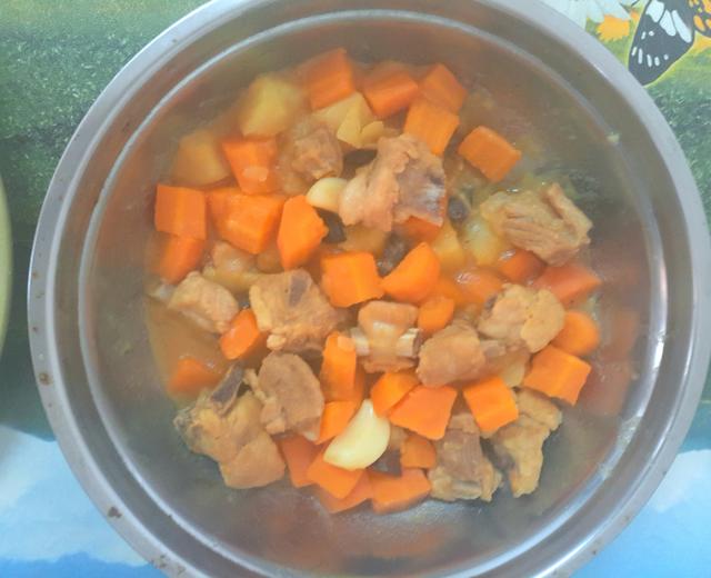 排骨焖土豆胡萝卜