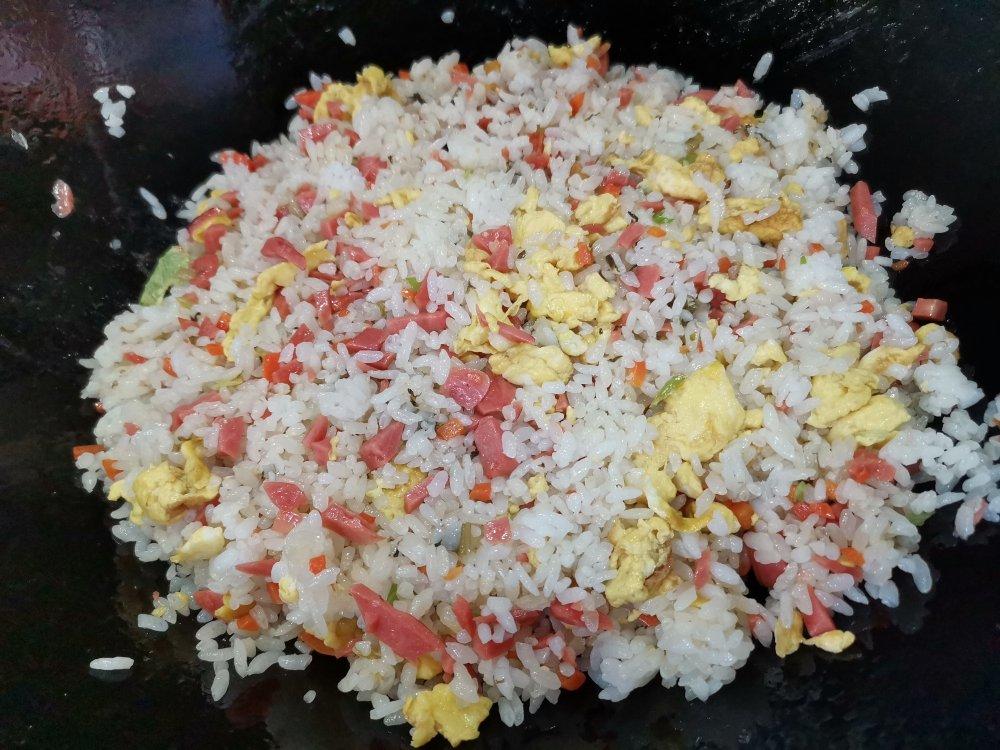 厨师长教你“蛋炒饭”如何做才好吃，答案都在这里面！