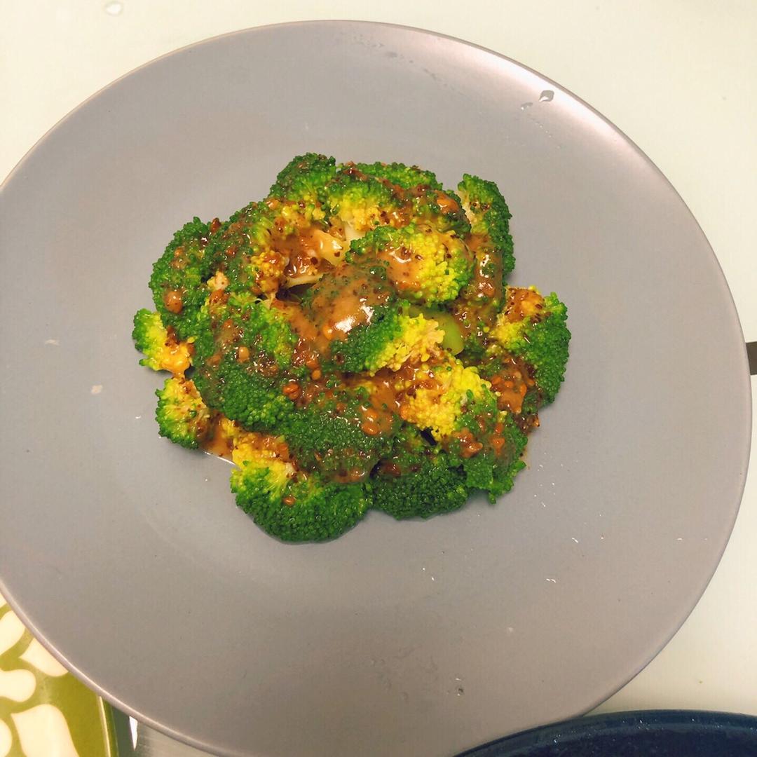 西兰花焙煎芝麻沙拉