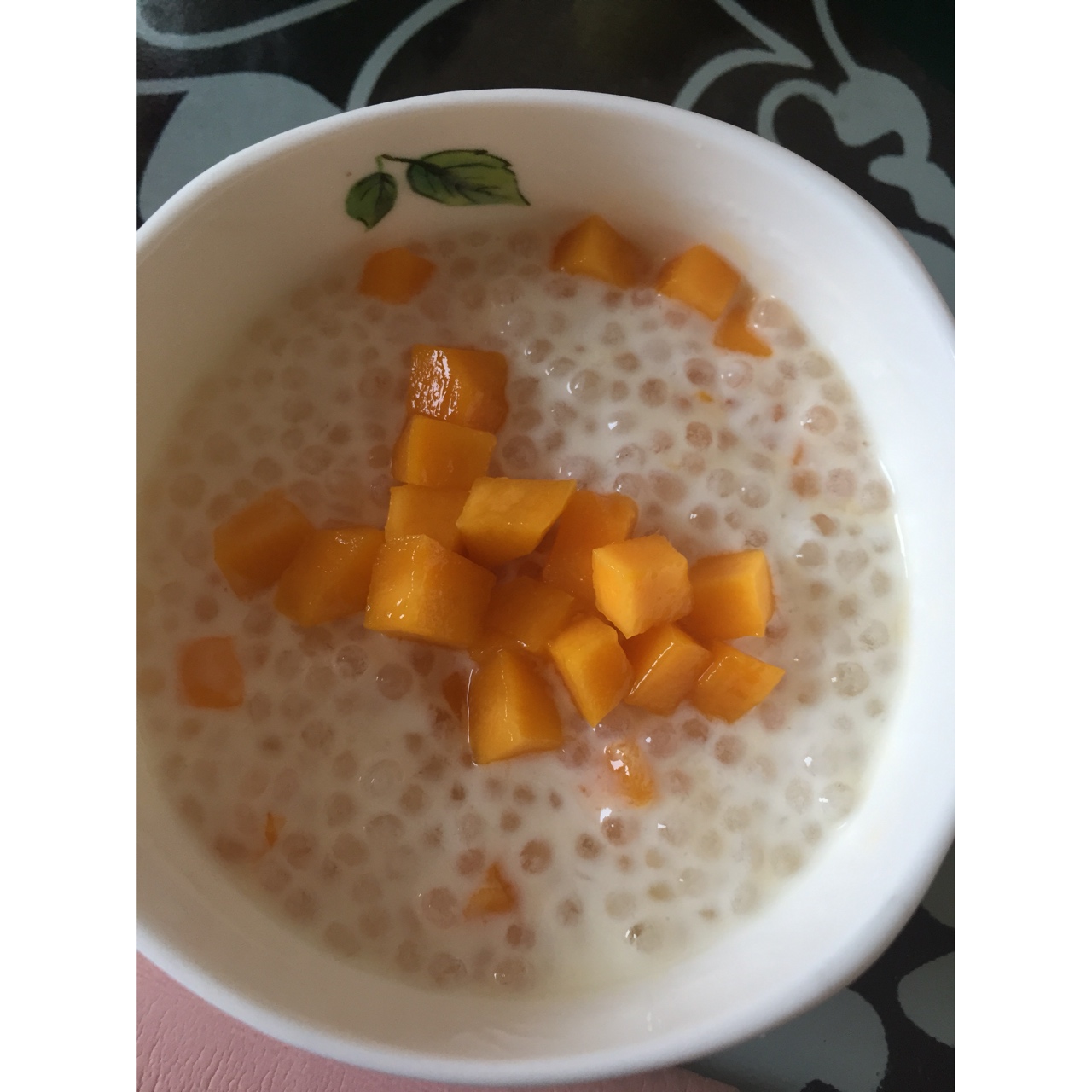 酸奶芒果西米露。