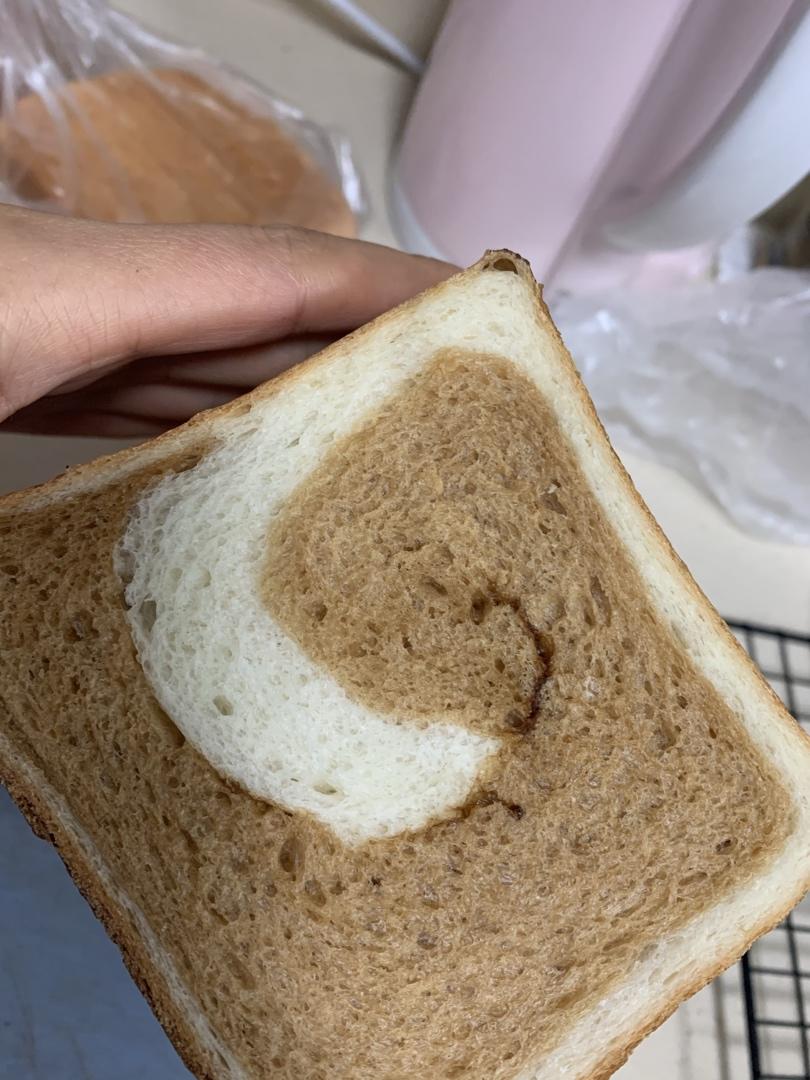 雙色牛奶核桃吐司